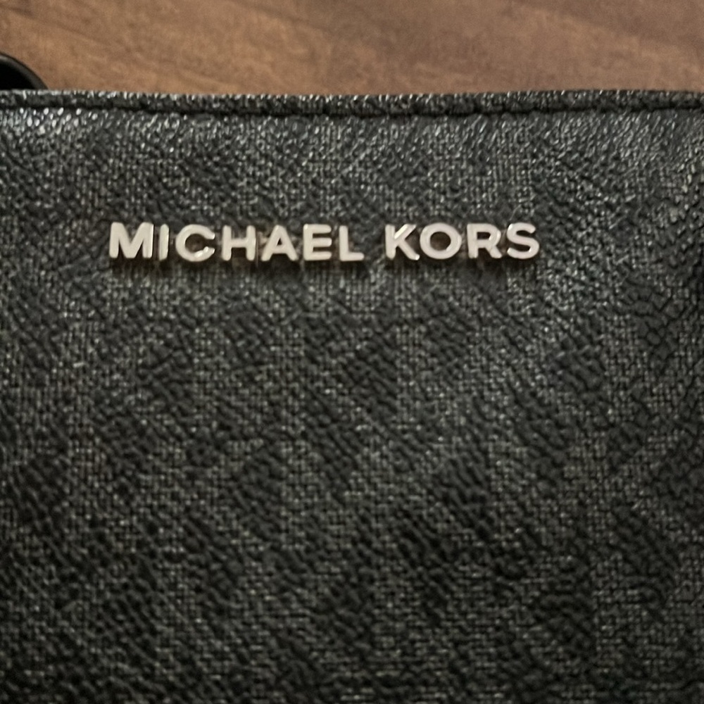 Michael Kors Black Tote Bag with Sleek Design - Picture 2 of 2